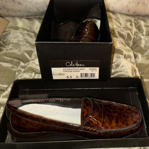 Cole Haan Tortoise Patent Flats 6.5B Penny Loafers Brown Women’s EUC - Preppy - Picture 1 of 9